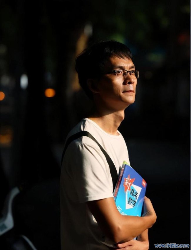 唐尚珺高考16次累计获30万扶助 复读之路陡立多